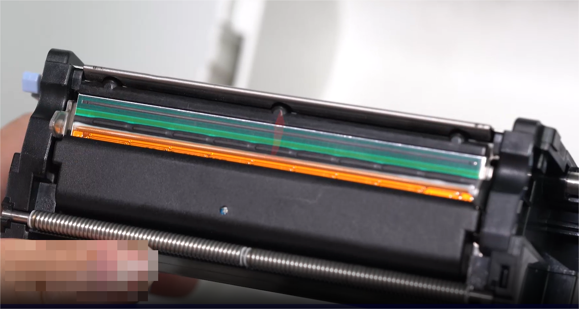 Zajednička close-up of a person carefully cleaning an electronic component with a swab.